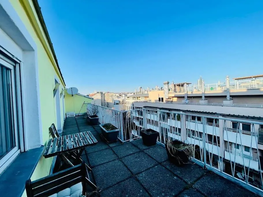 Cosy flat with huge Terrasse! Long or Shortterm Apartment Vienna