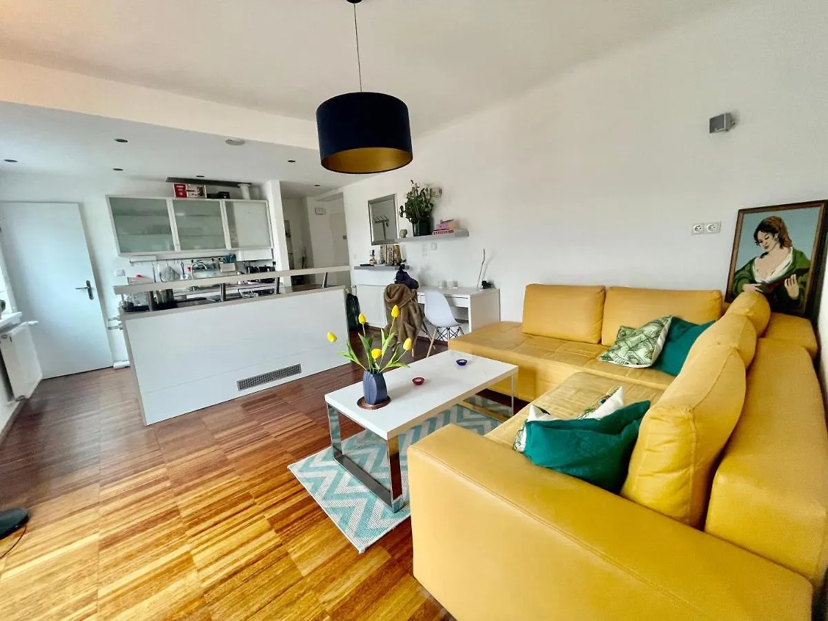 Cosy flat with huge Terrasse! Long or Shortterm Apartment Vienna