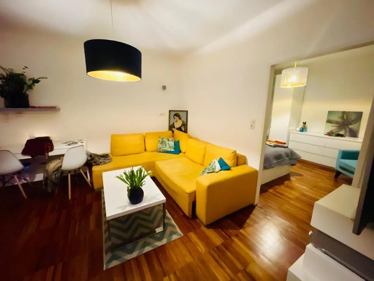 Cosy flat with huge Terrasse! Long or Shortterm Apartment Vienna